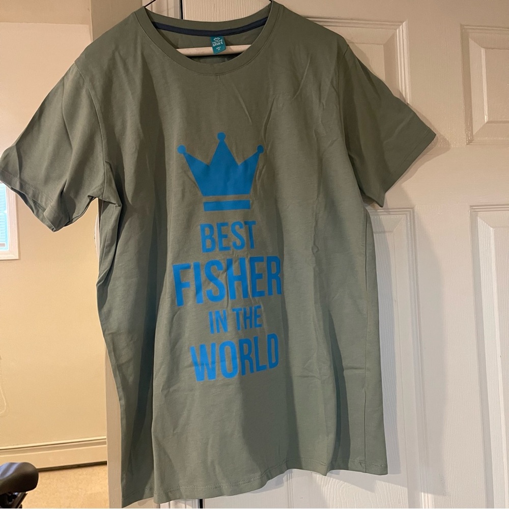 New w/o tag- Best Fisher in the World Men’s Tee. Medium.